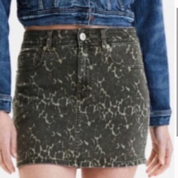 American Eagle Next Level Stretch Hi Rise Mini Skirt Camo Green - Picture 1 of 8